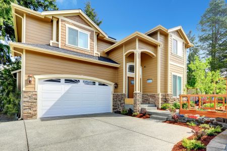 Professional Exterior House Painting in Signal Mountain, TN: Protecting Siding Against Mountain Humidity